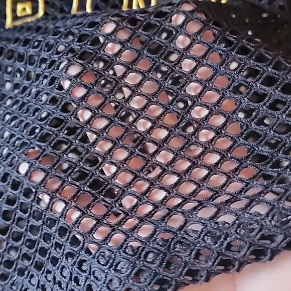 New Forever 21 Medium Fishnet Crop Top - Picture 3 of 4